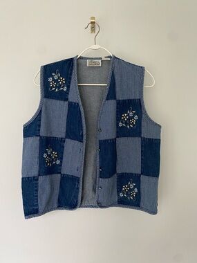 Patchwork Denim Vest with Floral Embroidery (vintage)